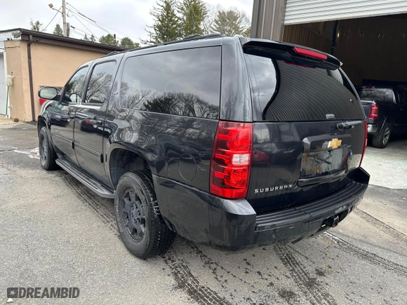 2013 Chevrolet Suburban LT with VIN 1GNSKJE78DR138778, listed as a Copart auction lot 50960875 with 100,121 mi miles and Clean Title. Bid and sale history available at carsss.com. Image 3.