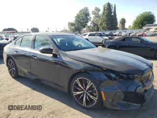 2024 BMW i5 M60 z VIN WBY43FK03RCP81325, wystawiony jako Copart lot #67688364 z przebiegiem 7173 mil mil oraz Szkody całkowita. Historia ofert i sprzedaży dostępna na DreamBid. Obrazek 4.