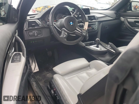 2015 BMW M4 z VIN WBS3U9C5XFP968001, wystawiony jako Copart lot #85566764 z przebiegiem 26 927 mil mil oraz Szkoda całkowita • Salvage title. Historia ofert i sprzedaży dostępna na DreamBid. Obrazek 8.