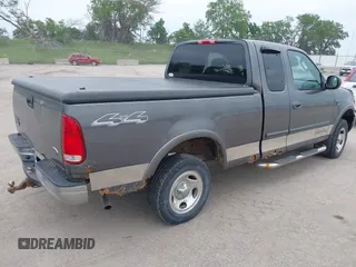 2003 Ford F-150 XL z VIN 2FTRX18W33CA38143, wystawiony jako IAAI lot #42452285 z przebiegiem 134 334 mil mil oraz . Historia ofert i sprzedaży dostępna na DreamBid. Obrazek 4.