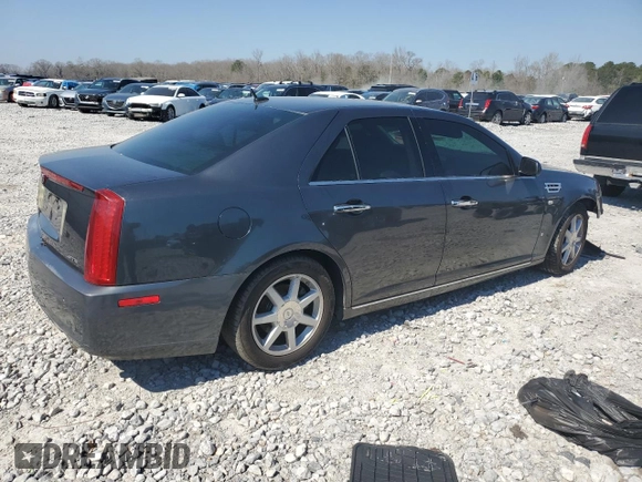 2008 Cadillac STS RWD z VIN 1G6DZ67A280200465, wystawiony jako Copart lot #47092925 z przebiegiem 168 588 mil mil oraz Szkoda całkowita • Salvage title. Historia ofert i sprzedaży dostępna na DreamBid. Obrazek 3.