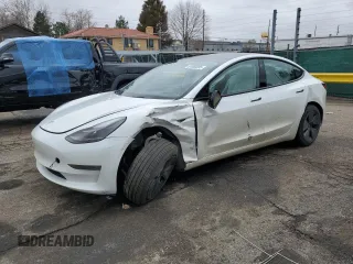 2023 Tesla Model 3 z VIN 5YJ3E1EAXPF600008, wystawiony jako Copart lot #51868055 z przebiegiem 58 733 mil mil oraz Szkoda całkowita • Salvage title. Historia ofert i sprzedaży dostępna na DreamBid. Obrazek 1.