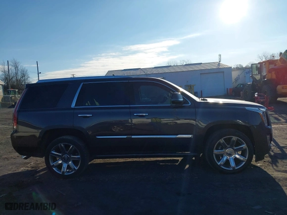 2018 Cadillac Escalade Premium Luxury with VIN 1GYS4CKJXJR217809, listed as a IAAI auction lot 41711281 with 63,482 mi miles. Bid and sale history available at carsss.com. Image 13.