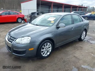 2010 Volkswagen Jetta Sedan SE with VIN 3VWRZ7AJ5AM162053, listed as a IAAI auction lot 41811153 with 141,988 mi miles. Bid and sale history available at carsss.com. Image 17.