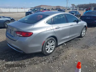 2015 Chrysler 200 Limited z VIN 1C3CCCAB1FN752554, wystawiony jako IAAI lot #41991099 z przebiegiem 105 521 mil mil oraz . Historia ofert i sprzedaży dostępna na DreamBid. Obrazek 4.