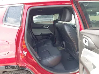 2025 Jeep Compass Latitude с VIN 3C4NJDBN8ST515983, выставлен на аукционе IAAI как лот 42172656 с пробегом 2 836 миль миль и . История ставок и продаж доступна на DreamBid. Изображение 8.