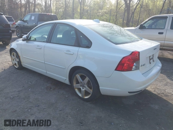 2008 Volvo S40 2.4L with VIN YV1MS390582402574, listed as a IAAI auction lot 42149535 with 298,103 mi miles. Bid and sale history available at carsss.com. Image 3.