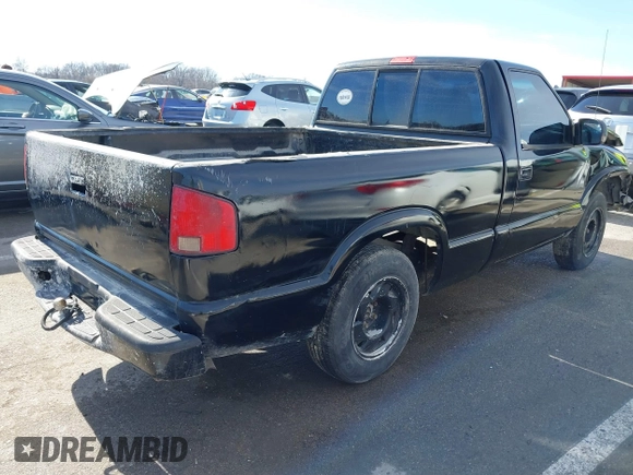 1998 GMC Sonoma with VIN 1GTCS1448WK502617, listed as a IAAI auction lot 41476320 with 220,435 mi miles. Bid and sale history available at carsss.com. Image 4.