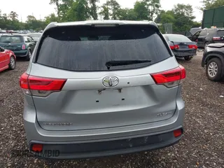 2018 Toyota Highlander SE with VIN 5TDJZRFH6JS550104, listed as a IAAI auction lot 42676132 with 107,807 mi miles and . Bid and sale history available at DreamBid. Image 16.