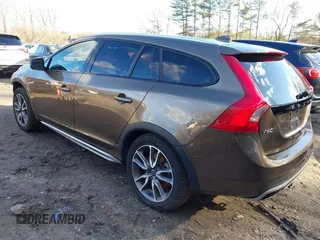 2016 Volvo V60 Cross Country T5 with VIN YV4612HK1G1018856, listed as a IAAI auction lot 41033744 with 120,451 mi miles. Bid and sale history available at carsss.com. Image 3.