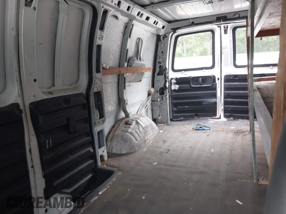 2008 Chevrolet Express Cargo Van with VIN 1GCGG25C081134618, listed as a IAAI auction lot 40370785 with 139,207 mi miles. Bid and sale history available at carsss.com. Image 8.