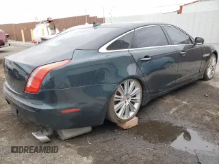 2015 Jaguar XJ with VIN SAJWA2GZ0F8V86007, listed as a Copart auction lot 82233514 with Not Provided miles and Clean Title. Bid and sale history available at carsss.com. Image 3.