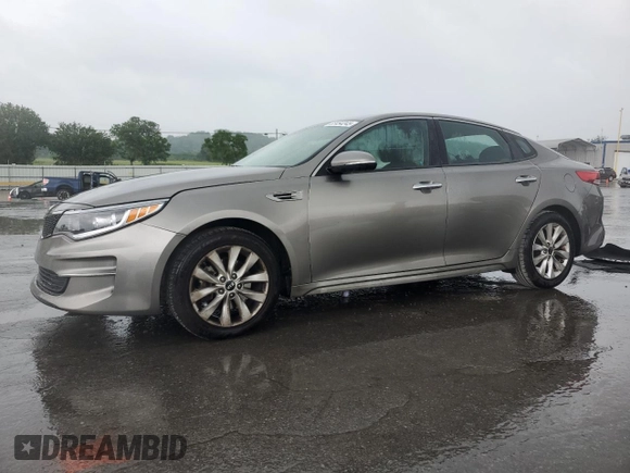 2017 Kia Optima LX z VIN 5XXGT4L35HG133558, wystawiony jako Copart lot #57454245 z przebiegiem 264 541 mil mil oraz Szkoda całkowita • Salvage title. Historia ofert i sprzedaży dostępna na DreamBid. Obrazek 1.