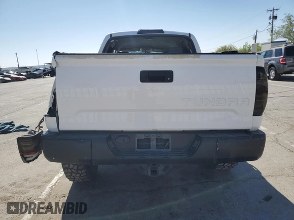 2016 Toyota Tundra SR5 z VIN 5TFDW5F10GX562642, wystawiony jako Copart lot #53810075 z przebiegiem 135 792 mil mil oraz Szkoda całkowita • Salvage title. Historia ofert i sprzedaży dostępna na DreamBid. Obrazek 6.
