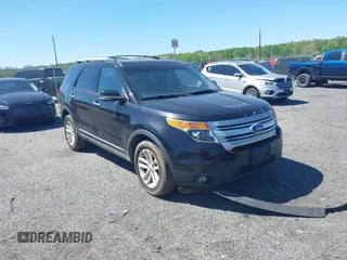 2013 Ford Explorer XLT with VIN 1FM5K7D83DGA52899, listed as a IAAI auction lot 42130601 with 177,551 mi miles. Bid and sale history available at carsss.com. Image 1.
