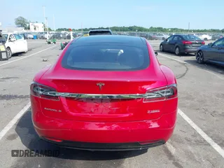 2016 Tesla Model S 90D z VIN 5YJSA1E4XGF171244, wystawiony jako IAAI lot #42584589 z przebiegiem 85 412 mil mil oraz . Historia ofert i sprzedaży dostępna na DreamBid. Obrazek 16.