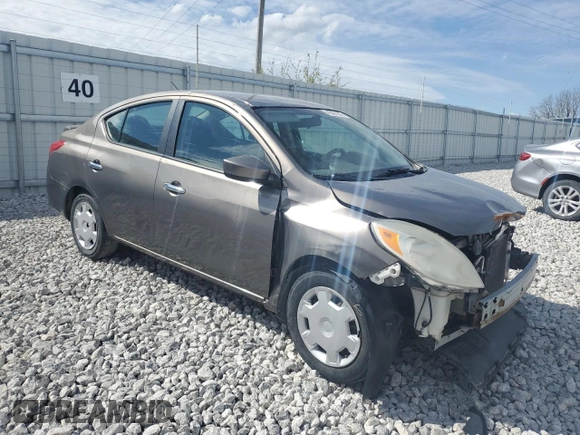 2012 Nissan Versa SV z VIN 3N1CN7AP1CL879134, wystawiony jako Copart lot #43001045 z przebiegiem 88 154 mil mil oraz Szkoda całkowita • Salvage title. Historia ofert i sprzedaży dostępna na DreamBid. Obrazek 4.
