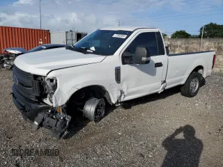 2017 Ford F-250 XL z VIN 1FTBF2A68HEB56355, wystawiony jako Copart lot #77892084 z przebiegiem 142 921 mil mil oraz Szkoda całkowita • Salvage title. Historia ofert i sprzedaży dostępna na DreamBid. Obrazek 1.