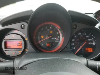 2015 Nissan 370Z z VIN JN1AZ4EH6FM442575, wystawiony jako Copart lot #57146915 z przebiegiem 57 020 mil mil oraz Czysty tytuł • Clean title. Historia ofert i sprzedaży dostępna na DreamBid. Obrazek 9.