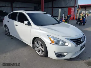 2013 Nissan Altima 3.5 SL with VIN 1N4BL3AP9DC234645, listed as a IAAI auction lot 42034822 with 190,148 mi miles. Bid and sale history available at carsss.com. Image 1.