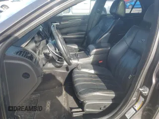 2016 Chrysler 300 S z VIN 2C3CCABG6GH167834, wystawiony jako Copart lot #48224735 z przebiegiem 93 777 mil mil oraz Szkoda całkowita • Salvage title. Historia ofert i sprzedaży dostępna na DreamBid. Obrazek 7.