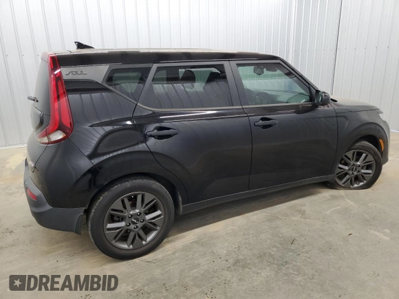 2022 Kia Soul EX with VIN KNDJ33AUXN7799041, listed as a Copart auction lot 83771604 with 63,578 mi miles and Clean Title. Bid and sale history available at carsss.com. Image 3.