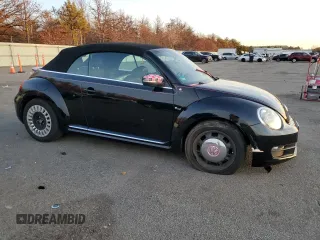 2015 Volkswagen Beetle 1.8T z VIN 3VW517AT3FM808723, wystawiony jako Copart lot #81724894 z przebiegiem Nie podano mil oraz Szkoda całkowita • Salvage title. Historia ofert i sprzedaży dostępna na DreamBid. Obrazek 4.