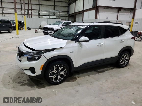 2023 Kia Seltos EX z VIN KNDERCAA0P7409735, wystawiony jako Copart lot #54148925 z przebiegiem 15 386 mil mil oraz Szkoda całkowita • Salvage title. Historia ofert i sprzedaży dostępna na DreamBid. Obrazek 1.