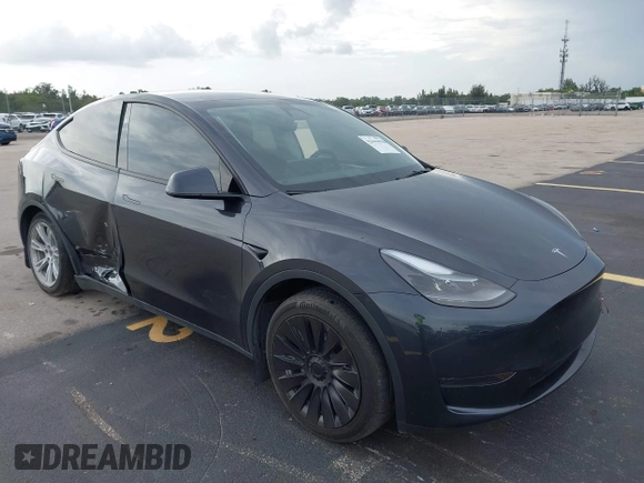 2024 Tesla Model Y z VIN 7SAYGDED3RF041788, wystawiony jako IAAI lot #42644453 z przebiegiem 22 189 mil mil oraz . Historia ofert i sprzedaży dostępna na DreamBid. Obrazek 1.