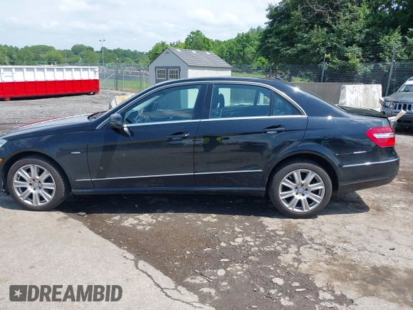 2012 Mercedes-Benz E 350 Luxury z VIN WDDHF8JB5CA629709, wystawiony jako IAAI lot #42502808 z przebiegiem 109 527 mil mil oraz . Historia ofert i sprzedaży dostępna na DreamBid. Obrazek 15.