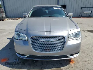 2017 Chrysler 300 Limited z VIN 2C3CCAAG7HH662028, wystawiony jako Copart lot #54516445 z przebiegiem 120 282 mil mil oraz Szkoda całkowita • Salvage title. Historia ofert i sprzedaży dostępna na DreamBid. Obrazek 5.