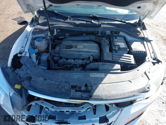 2010 Volkswagen CC Lux with VIN WVWHN7AN3AE541037, listed as a IAAI auction lot 41687578 with 182,977 mi miles. Bid and sale history available at carsss.com. Image 10.