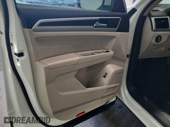 2023 Volkswagen Atlas SE с VIN 1V2HR2CA7PC526108, выставлен на аукционе IAAI как лот 42844449 с пробегом 38 696 миль миль и . История ставок и продаж доступна на DreamBid. Изображение 42.