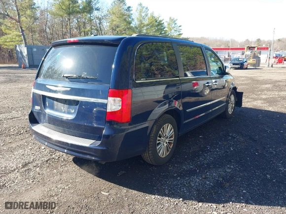 2015 Chrysler Town & Country Touring-L with VIN 2C4RC1CG0FR673981, listed as a IAAI auction lot 41773997 with 107,705 mi miles. Bid and sale history available at carsss.com. Image 4.