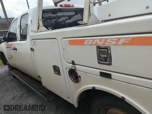 2009 Chevrolet Silverado 3500HD with VIN 1GBHK79K79E156633, listed as a IAAI auction lot 42610304 with Not provided miles and . Bid and sale history available at DreamBid. Image 22.