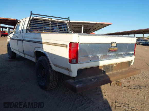 1985 Ford F-250 with VIN 1FTHX2516FKA70773, listed as a IAAI auction lot 41953313 with 986,298 mi miles. Bid and sale history available at carsss.com. Image 3.