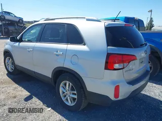 2014 Kia Sorento LX with VIN 5XYKTDA72EG489389, listed as a IAAI auction lot 41905133 with 152,578 mi miles. Bid and sale history available at carsss.com. Image 3.