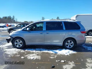2017 Toyota Sienna LE Auto Access Seat with VIN 5TDKZ3DC1HS858686, listed as a IAAI auction lot 41632546 with 195,088 mi miles. Bid and sale history available at carsss.com. Image 15.