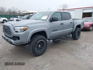 2021 Toyota Tacoma SR z VIN 3TMCZ5AN5MM372821, wystawiony jako IAAI lot #41886586 z przebiegiem 68 878 mil mil oraz . Historia ofert i sprzedaży dostępna na DreamBid. Obrazek 17.