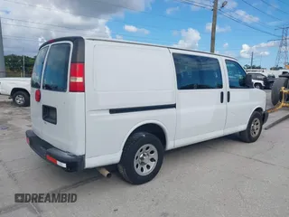 2013 Chevrolet Express Cargo z VIN 1GCSGAFX1D1178983, wystawiony jako IAAI lot #42161794 z przebiegiem 203 985 mil mil oraz . Historia ofert i sprzedaży dostępna na DreamBid. Obrazek 4.
