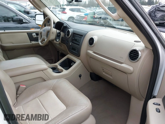 2003 Ford Expedition Eddie Bauer z VIN 1FMFU18L33LC34859, wystawiony jako IAAI lot #41681166 z przebiegiem 200 210 mil mil oraz . Historia ofert i sprzedaży dostępna na DreamBid. Obrazek 5.