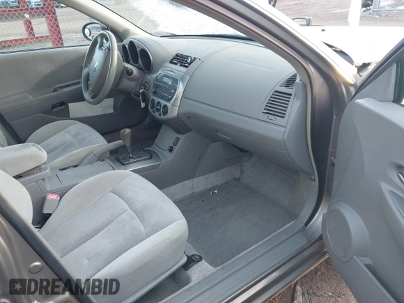 2004 Nissan Altima S with VIN 1N4AL11D44C168527, listed as a IAAI auction lot 41320562 with 94,803 mi miles. Bid and sale history available at carsss.com. Image 5.
