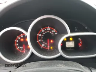 2009 Pontiac Vibe w/1SA with VIN 5Y2SP67889Z469025, listed as a Copart auction lot 83893104 with 282,896 mi miles and Salvage Title. Bid and sale history available at carsss.com. Image 9.