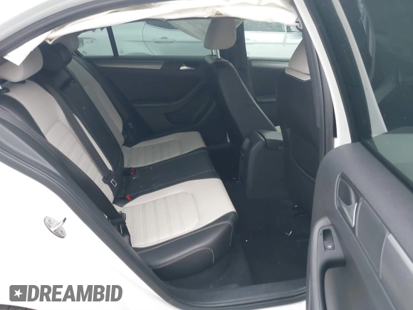 2016 Volkswagen Jetta Sport z VIN 3VWD17AJ0GM394943, wystawiony jako IAAI lot #41844346 z przebiegiem Nie podano mil oraz . Historia ofert i sprzedaży dostępna na DreamBid. Obrazek 8.