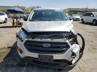 2017 Ford Escape S z VIN 1FMCU0F73HUD06275, wystawiony jako Copart lot #62875465 z przebiegiem 56 780 mil mil oraz Szkoda całkowita • Salvage title. Historia ofert i sprzedaży dostępna na DreamBid. Obrazek 5.