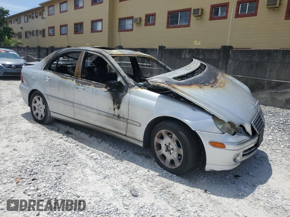 2005 Mercedes-Benz C 240 с VIN WDBRF61J75F592502, выставлен на аукционе Copart как лот 58052075 с пробегом Не указан миль и На запчасти • Non repairable. История ставок и продаж доступна на DreamBid. Изображение 4.