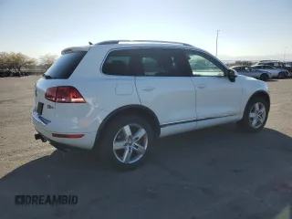 2013 Volkswagen Touareg Exec with VIN WVGEF9BP2DD003995, listed as a Copart auction lot 42577835 with 160,562 mi miles and Clean Title. Bid and sale history available at DreamBid. Image 3.