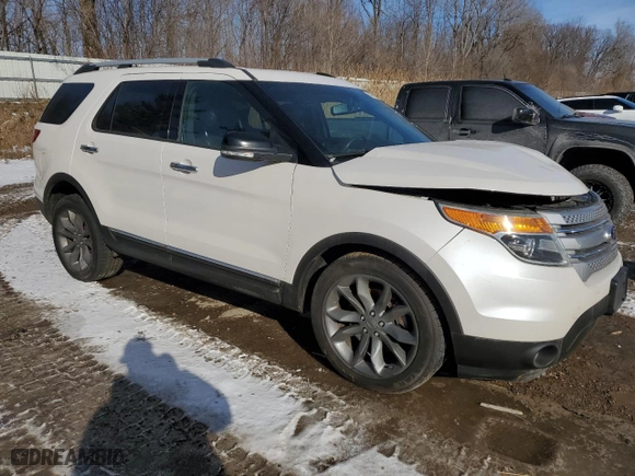 2014 Ford Explorer XLT with VIN 1FM5K8D81EGA48387, listed as a Copart auction lot 43701575 with 111,753 mi miles and Clean Title. Bid and sale history available at carsss.com. Image 4.