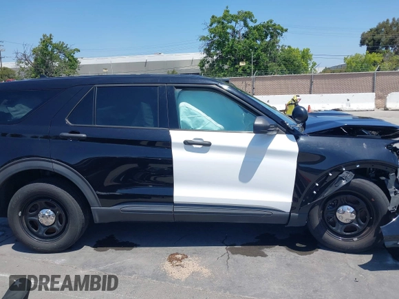 2020 Ford Police Interceptor Utility z VIN 1FM5K8AB6LGA19058, wystawiony jako IAAI lot #42223865 z przebiegiem 67 047 mil mil oraz . Historia ofert i sprzedaży dostępna na DreamBid. Obrazek 14.