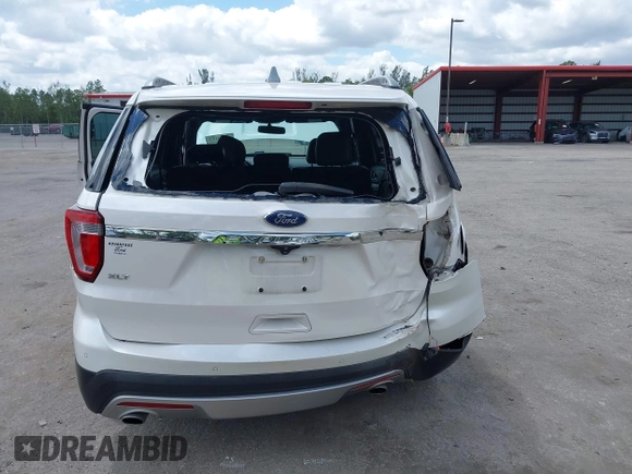 2017 Ford Explorer XLT with VIN 1FM5K7D89HGE21643, listed as a IAAI auction lot 42080182 with 125,437 mi miles and . Bid and sale history available at carsss.com. Image 6.